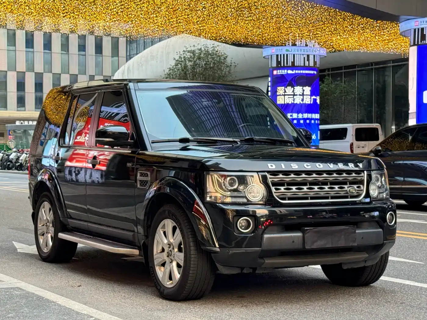 Land Rover Discovery 2015 3.0 SC V6 SE фото 3