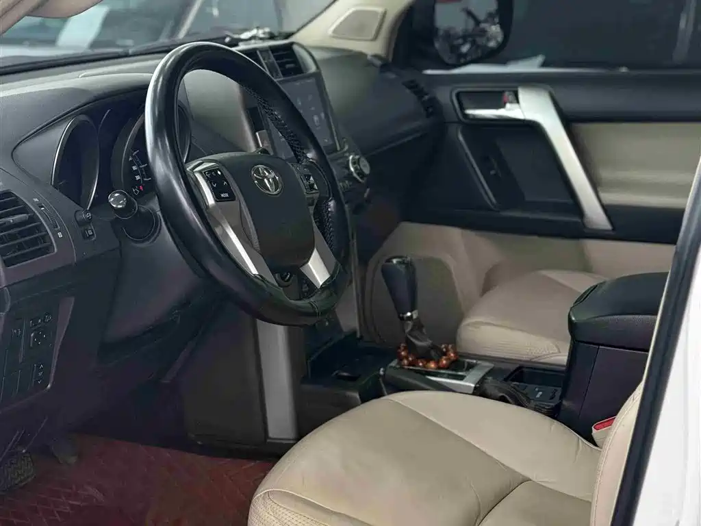 Toyota Prado 2010 4.0L Automatic TX-L фото 4