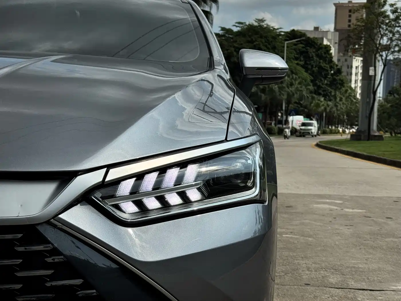 BYD Qin PLUS 2024 Glory Edition DM-i 55KM Leading фото 5