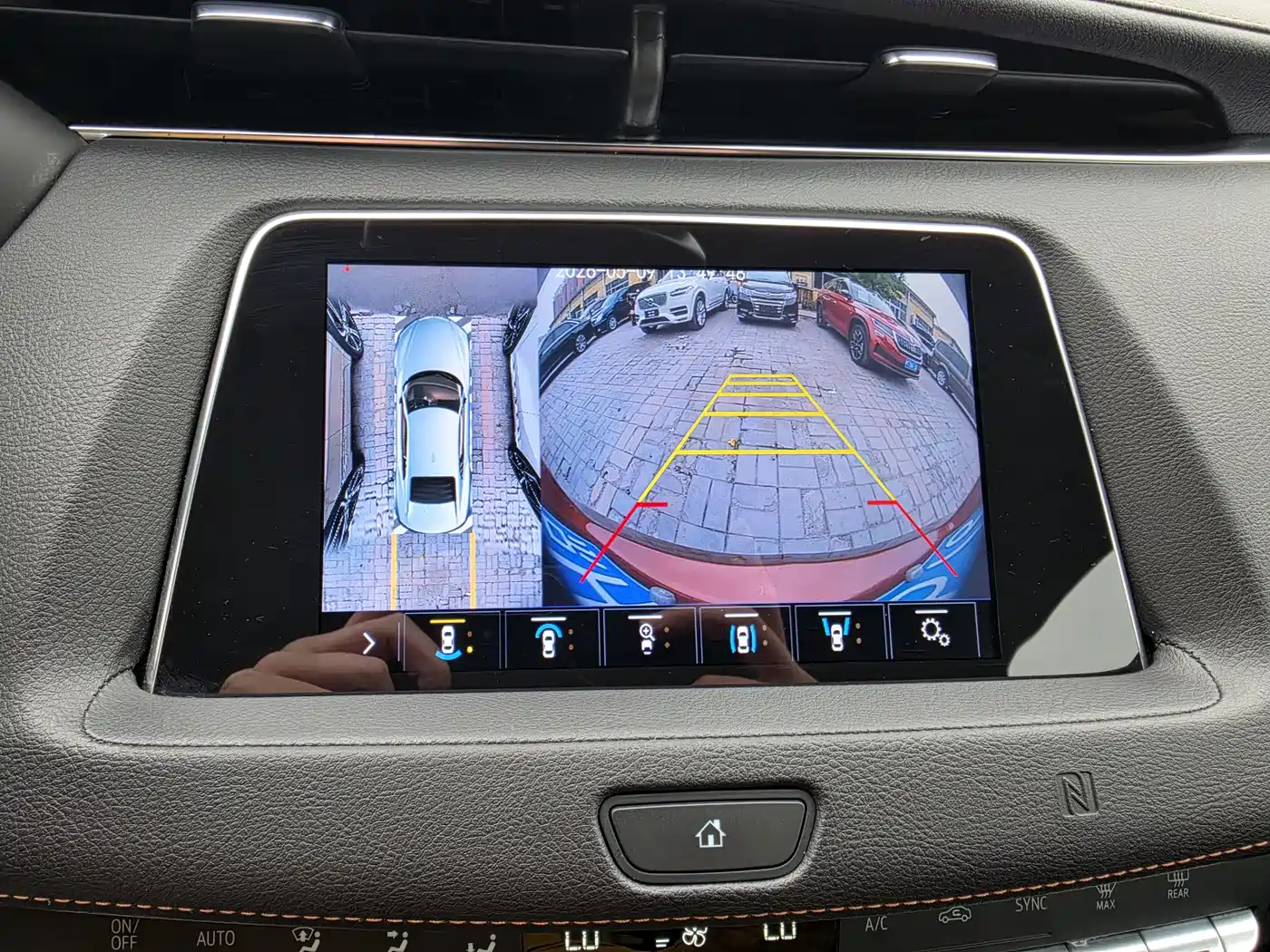 Cadillac XT4 2018 28T 4WD Leading Sport Edition фото 8