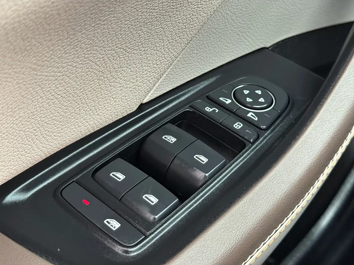 BYD Qin PLUS 2024 Glory Edition DM-i 55KM Leading фото 20