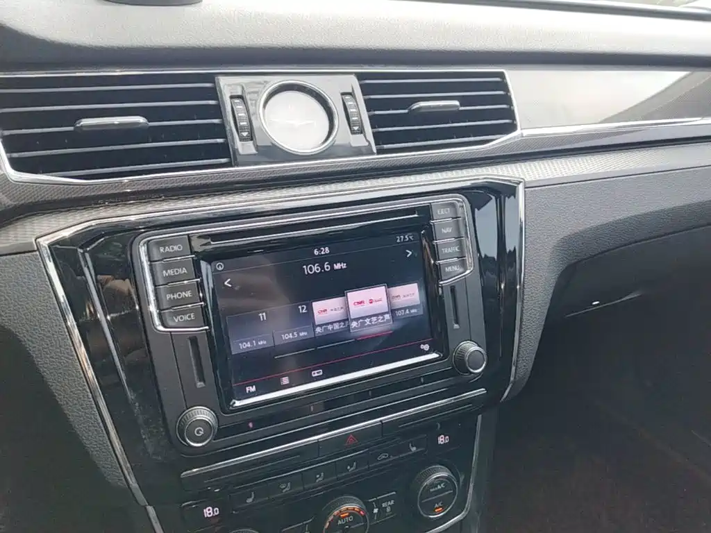 Photo 13 - Volkswagen Passat