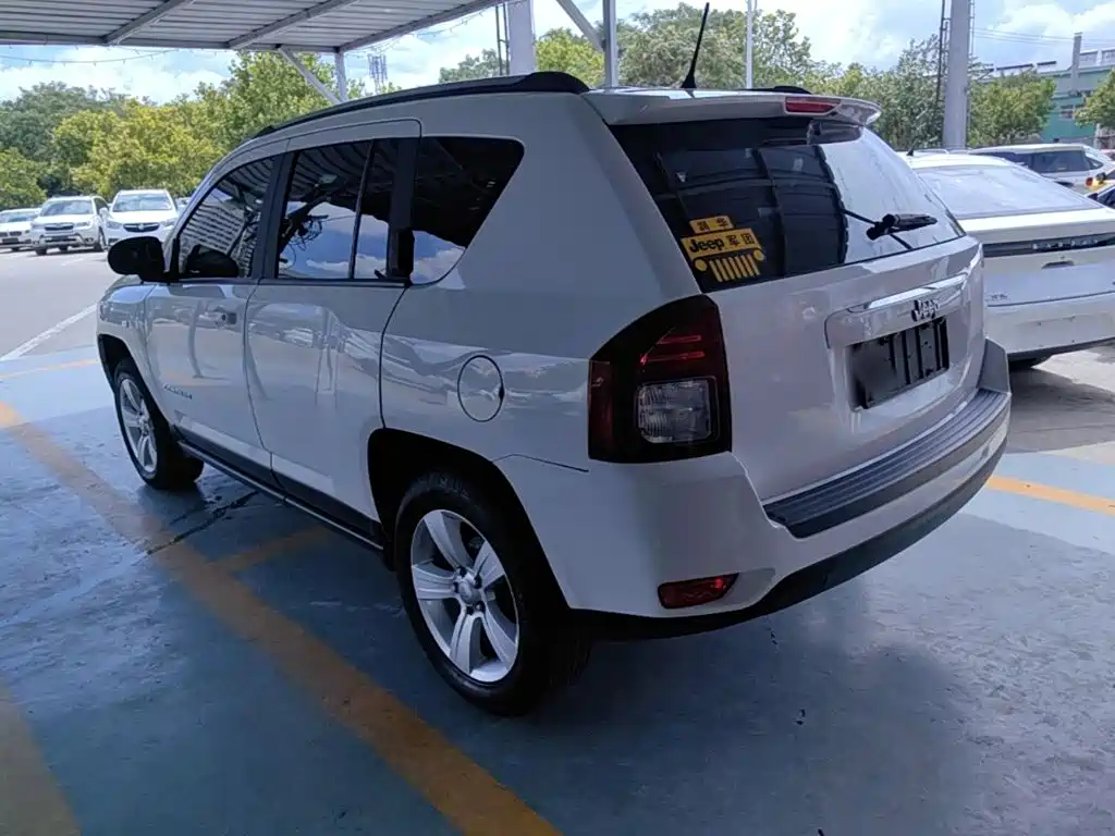 Jeep Compass (Import) 2015 2015 2.0L 2WD Sport