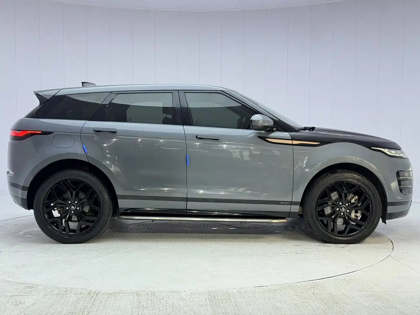 Land Rover Range Rover Evoque 2020 Model 249PS R-DYNAMIC S Gloss Black Sport Edition фото 3