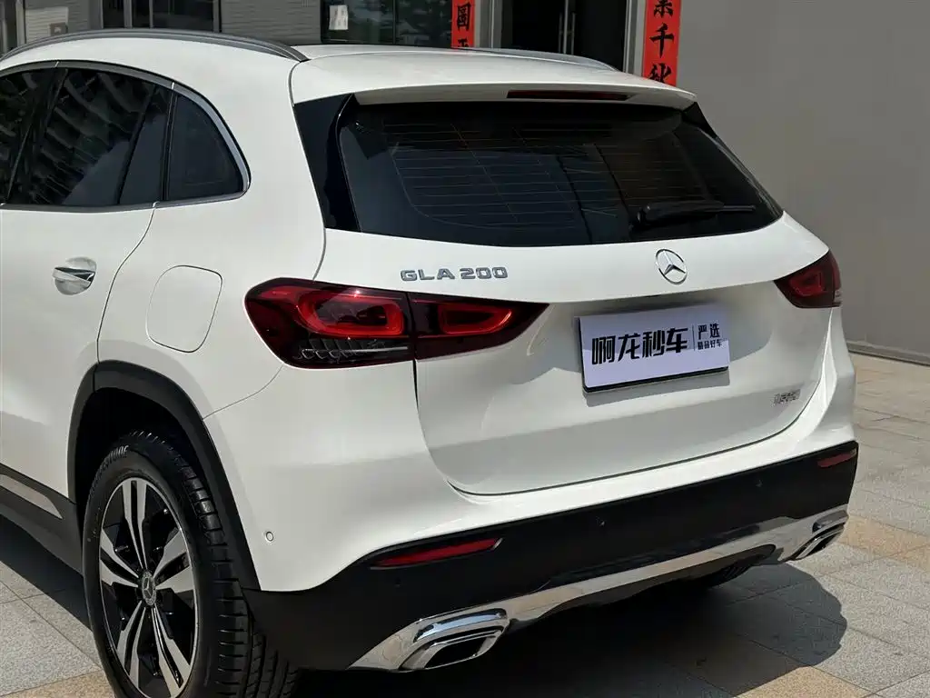 MERCEDES-BENZ GLA