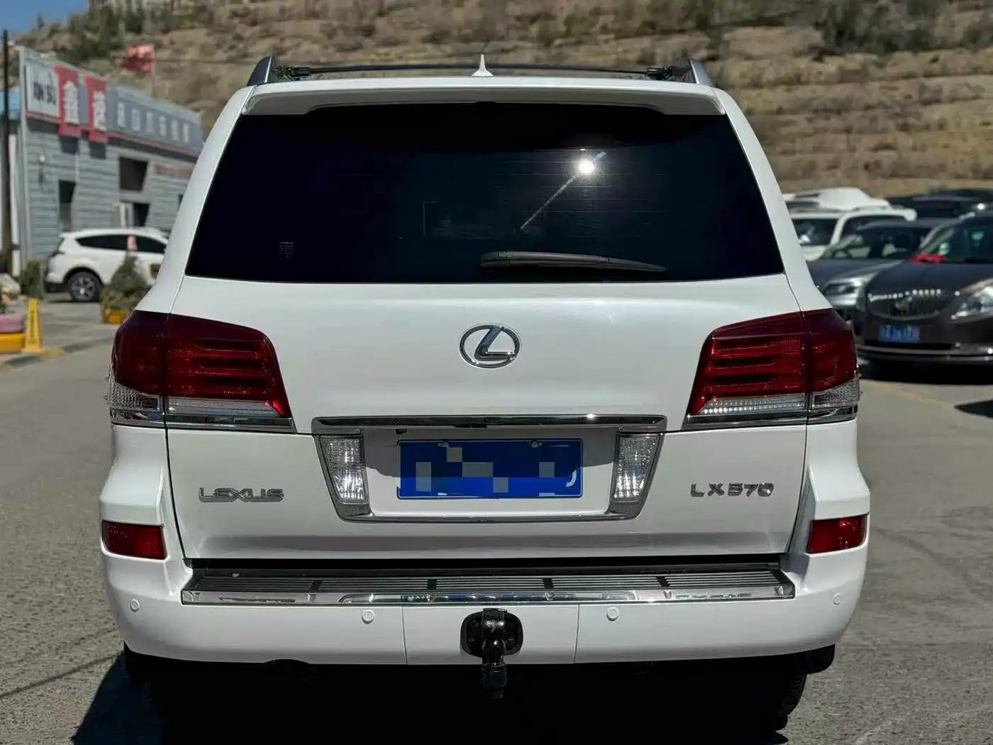 Фото 8 - Lexus LX