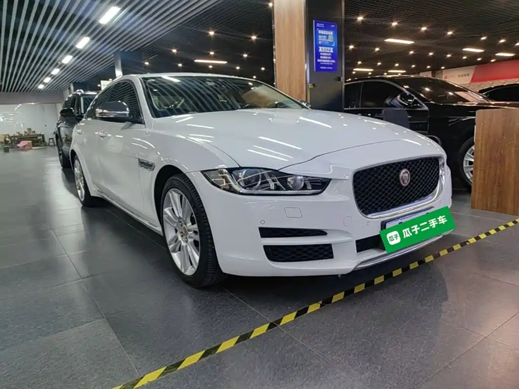 Photo 4 - Jaguar XEL