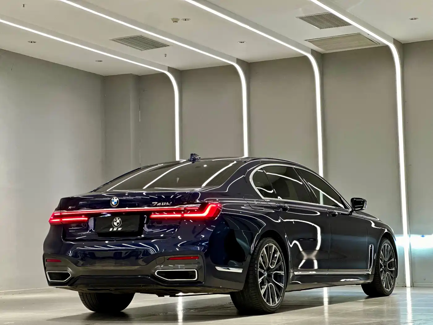 BMW 7 Series 2019 740Li xDrive Executive M Sport Package фото 10