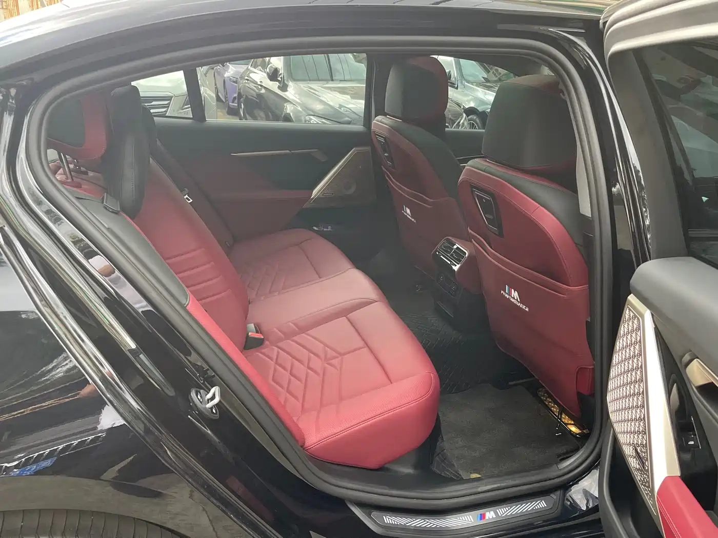 BMW 5 Series 2026 530Li Exclusive M Sport Package фото 14