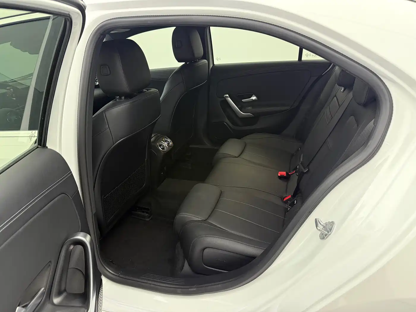 Mercedes-Benz A-Class 2022 A 180 L фото 12