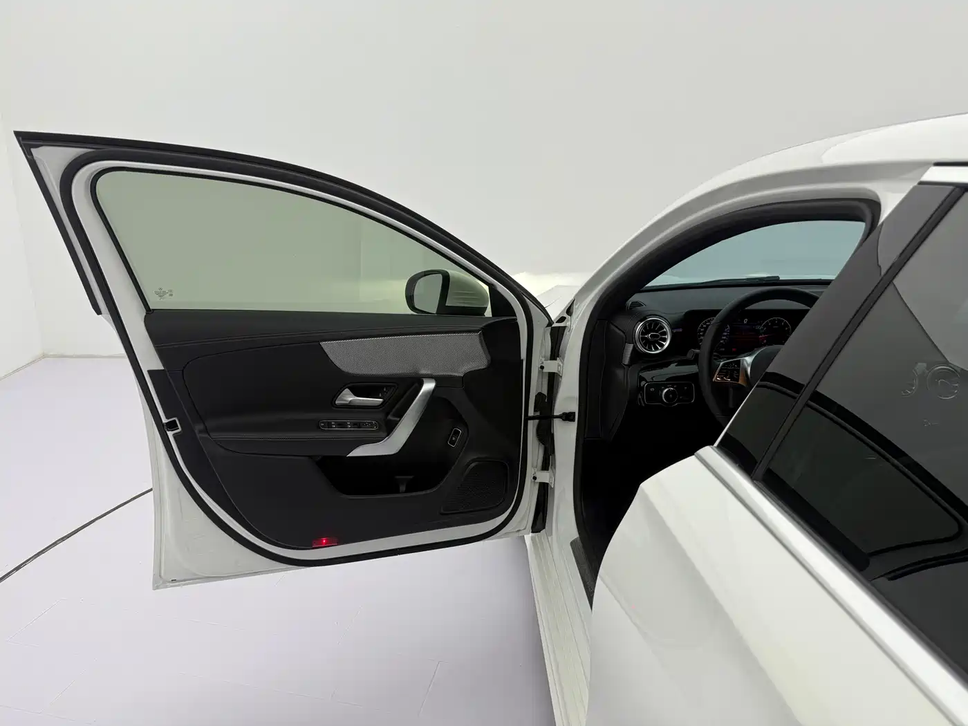 Mercedes-Benz A-Class 2022 A 180 L фото 21