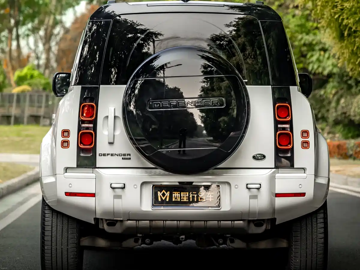 Land Rover Defender 2022 110 P400 X-DYNAMIC HSE фото 4