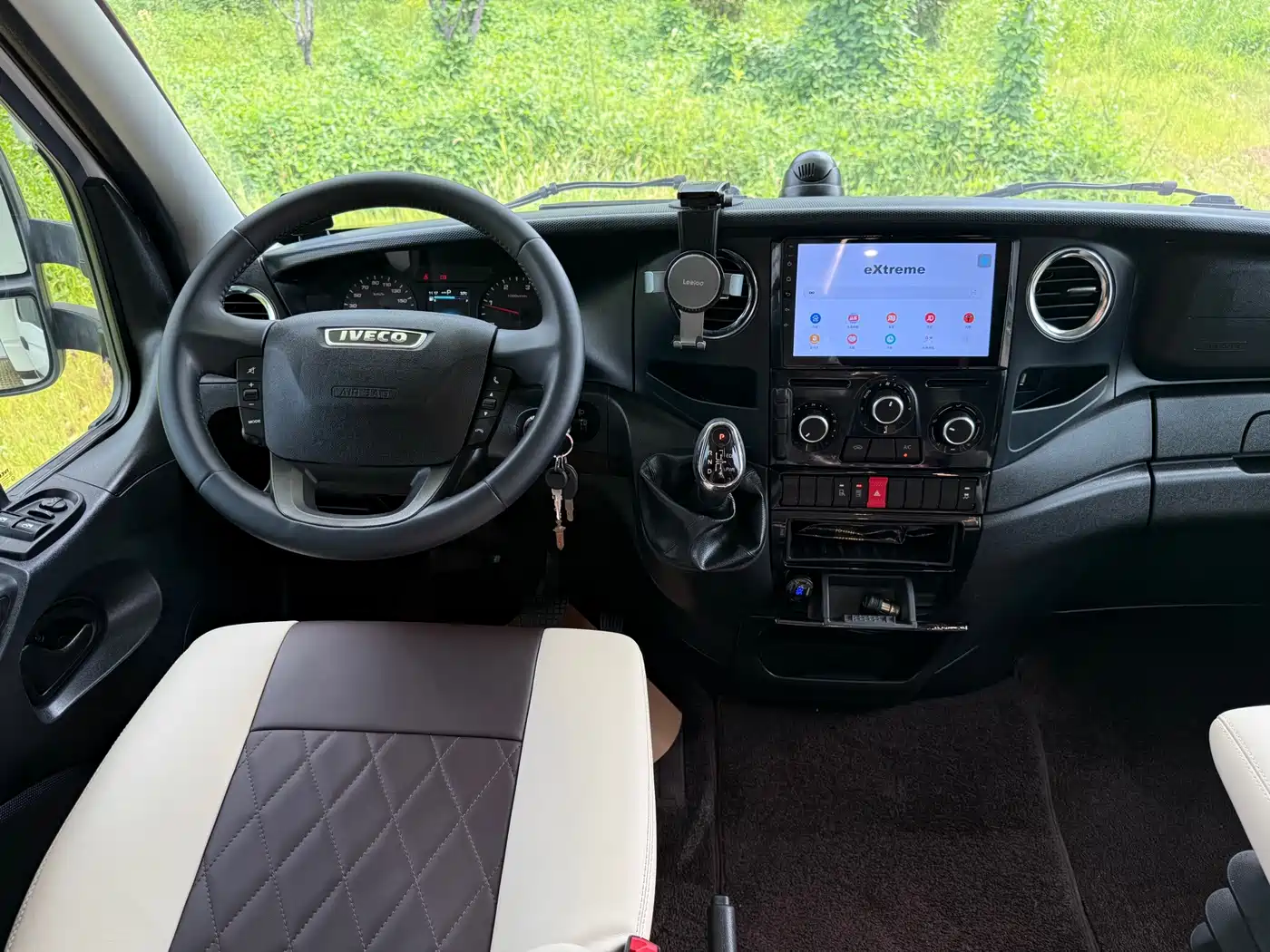 Iveco Daily 2022 2021 2.0T Manual Premium Commercial Passenger Vehicle Long Wheelbase Short Suspension Low Roof Sliding Door F1A