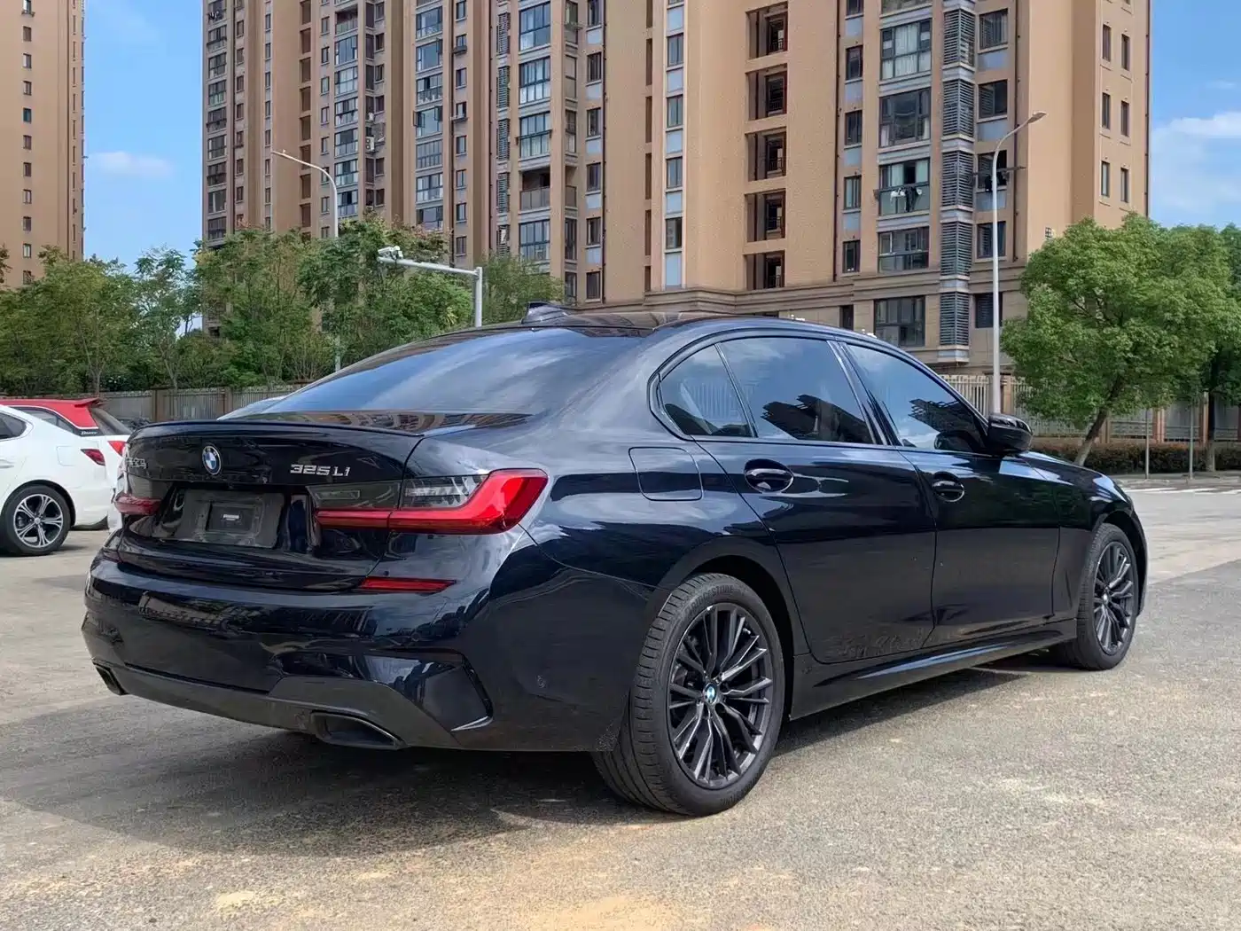 BMW 3 Series 2021 325Li M Sport Night Edition фото 15
