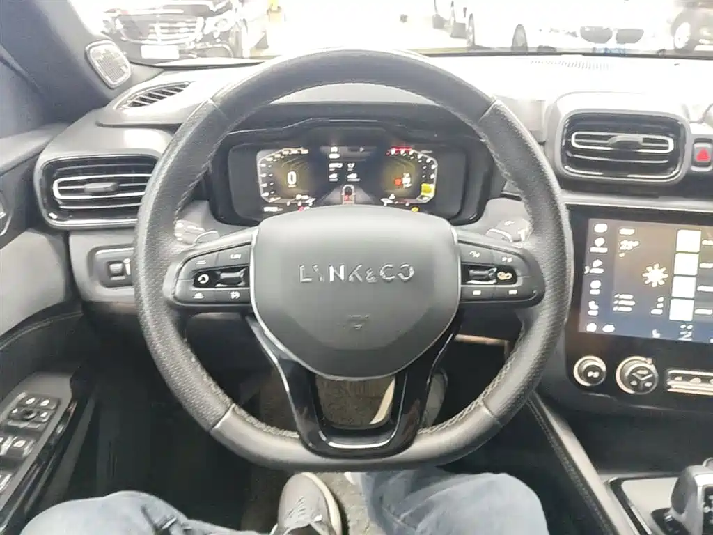Фото 11 - Lynk & Co 03