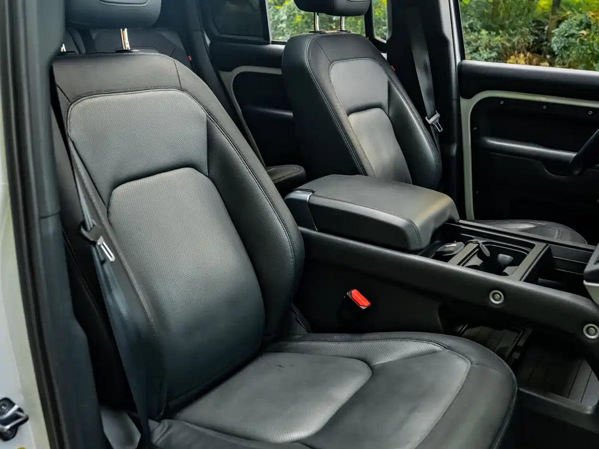Land Rover Defender 2022 110 P400 X-DYNAMIC HSE фото 8