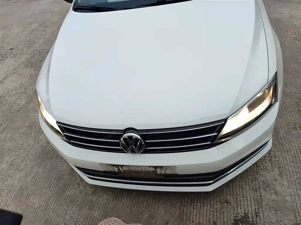 Volkswagen Sagitar 2018 180TSI DSG Premium Edition фото 3