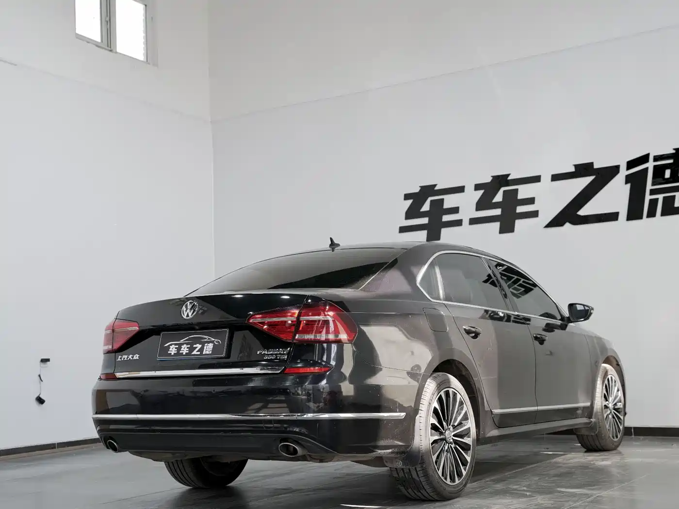Volkswagen Passat 2017 330TSI DSG Luxury фото 18