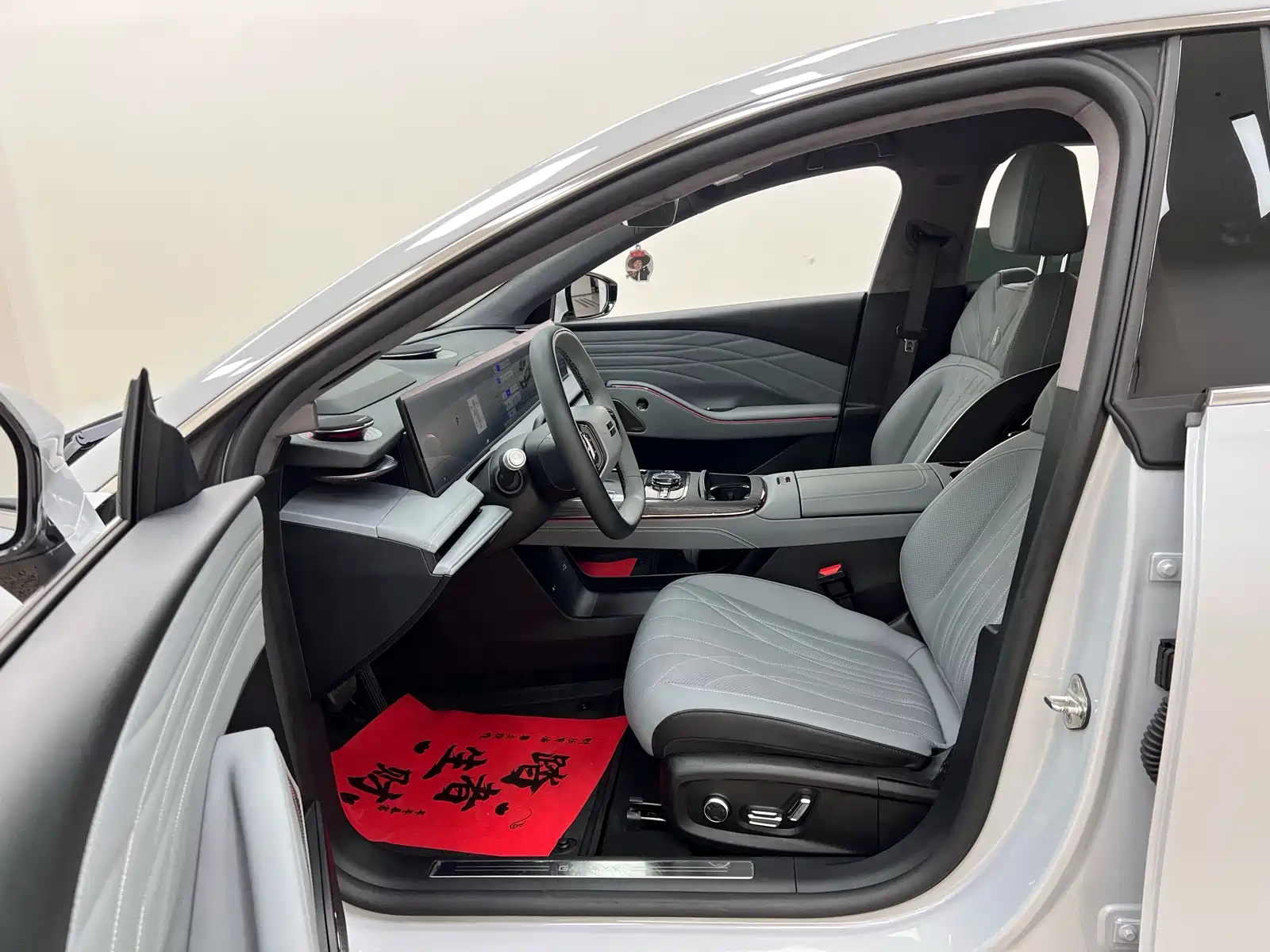 Фото 16 - Geely Galaxy Galaxy E8