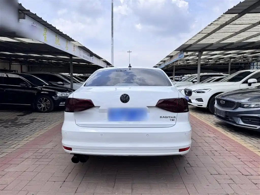 Volkswagen Sagitar 2015 1.6L Manual Comfort фото 3