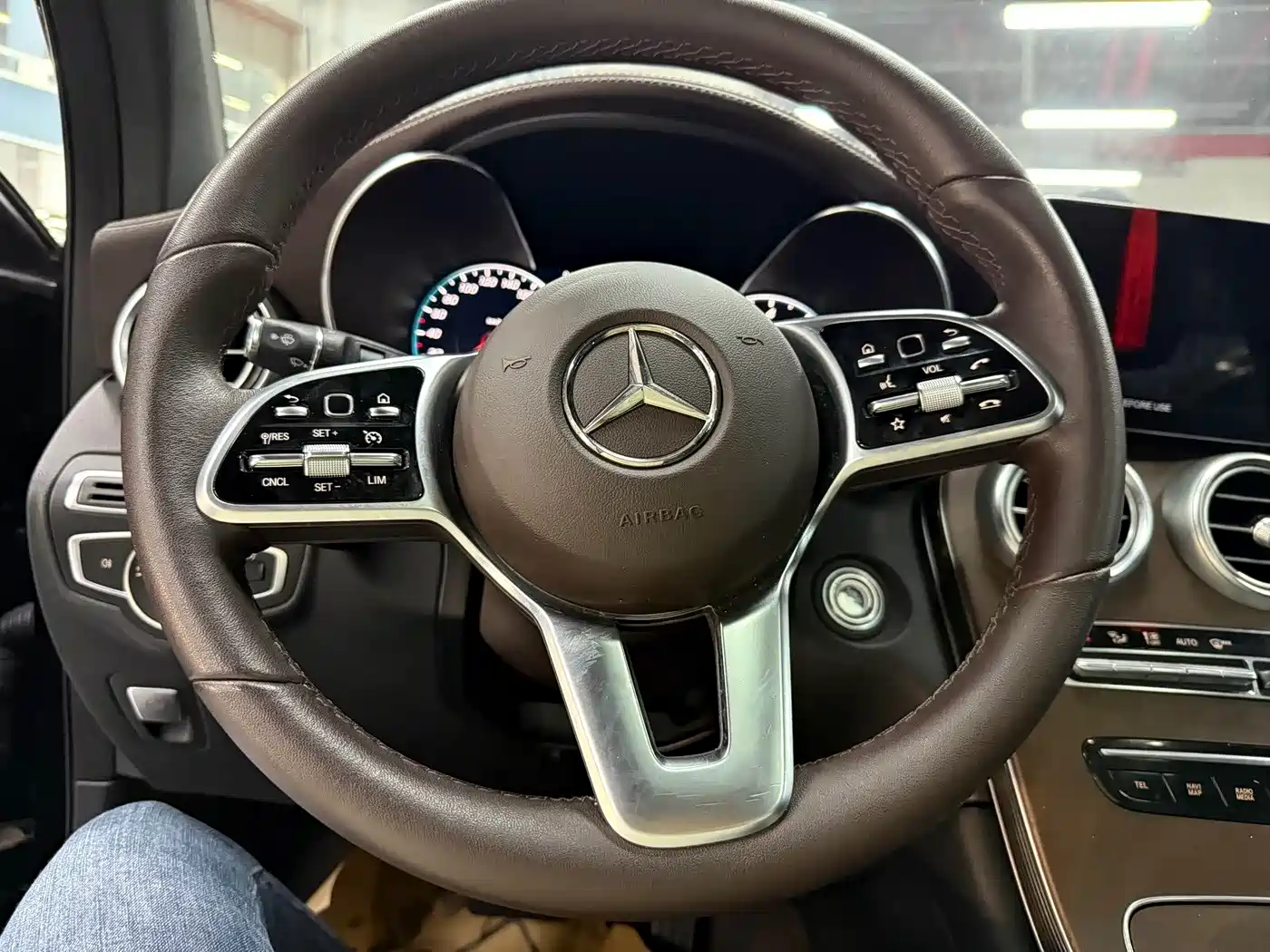 Mercedes-Benz GLC 2023 GLC 300 L 4MATIC Sport 5-Seater фото 6