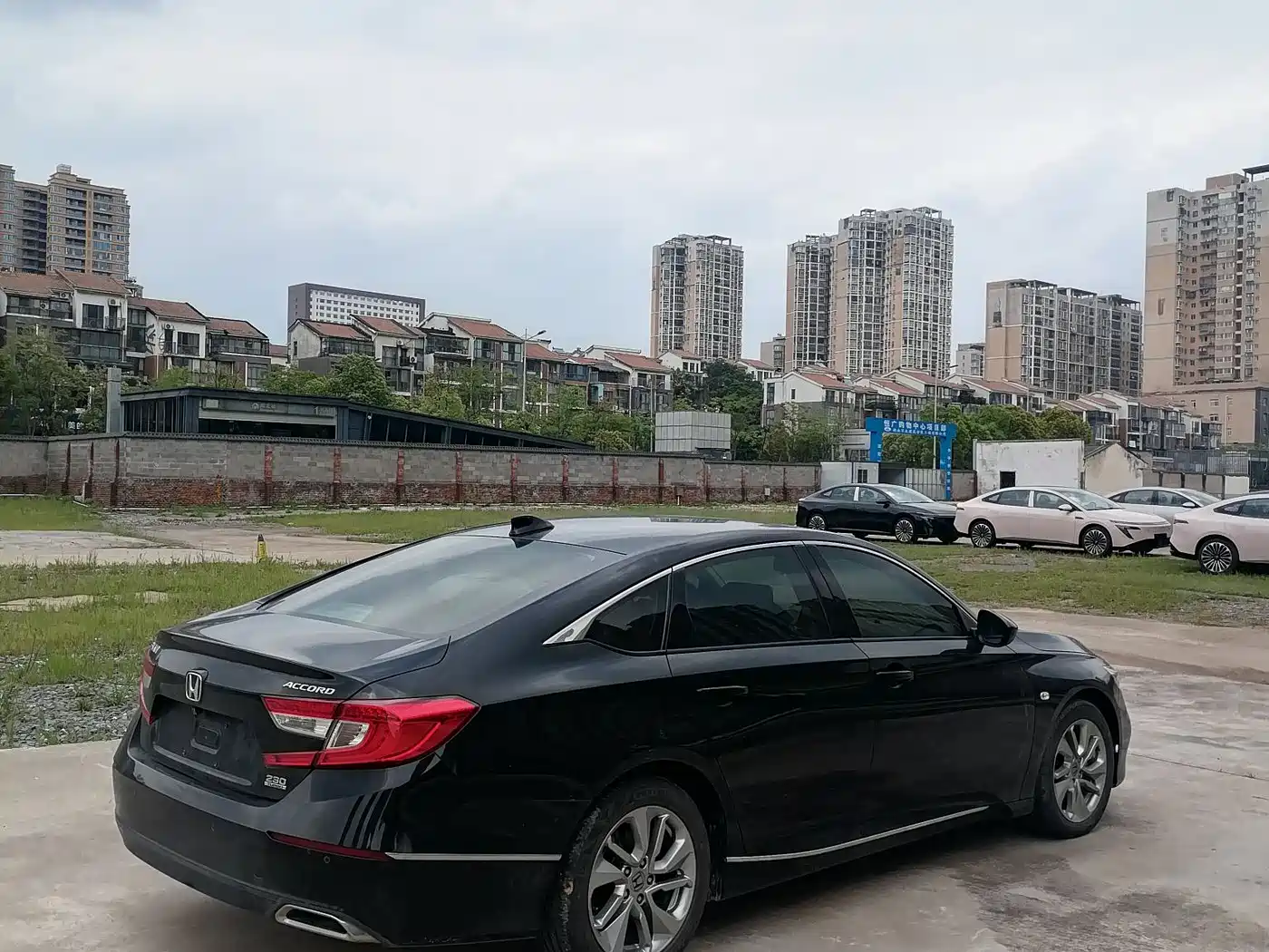 Фото 4 - Honda Accord