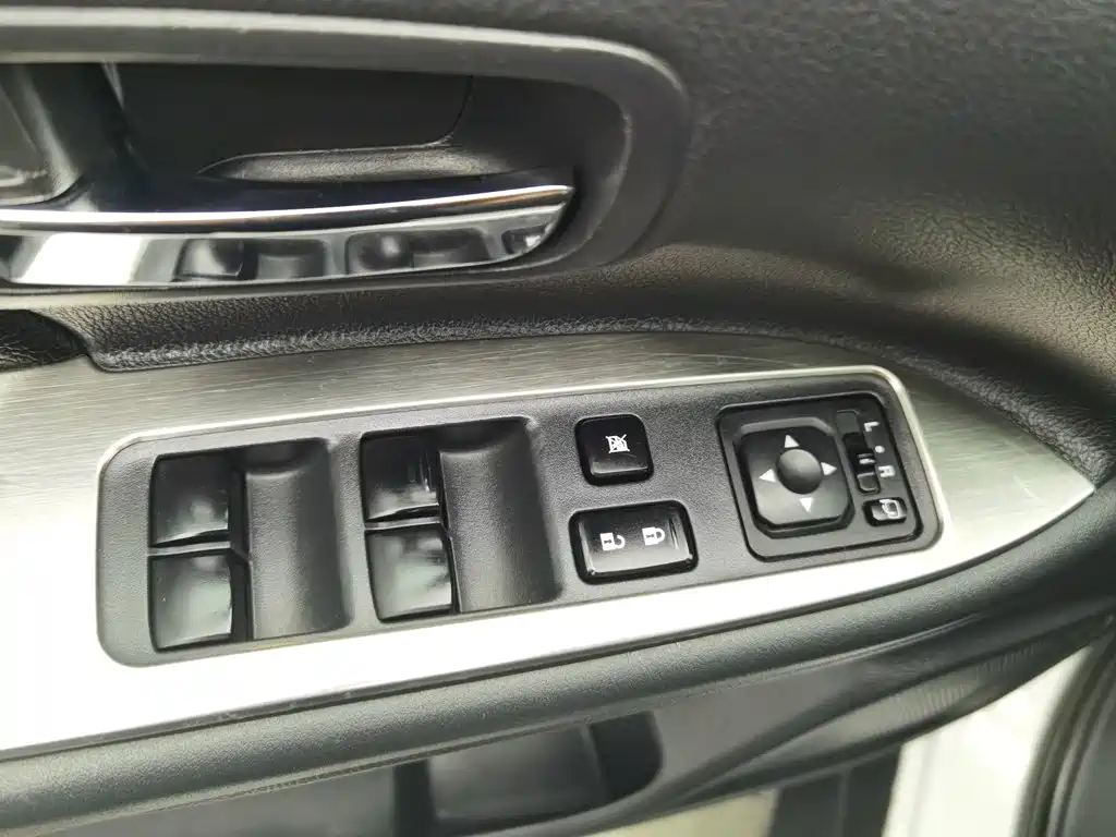 Mitsubishi Outlander (Import) 2015 2014 2.4L 4WD Luxury Value Edition 7-seater