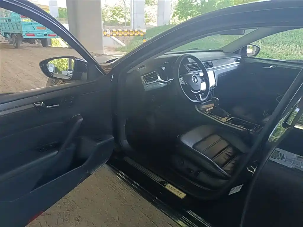 Volkswagen Passat 2017 330TSI DSG Prestige фото 16
