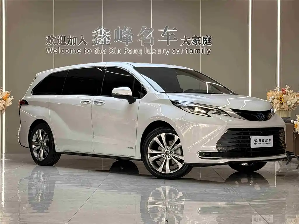 Toyota Sienna 2023 2.5L Hybrid Premium Edition фото 3