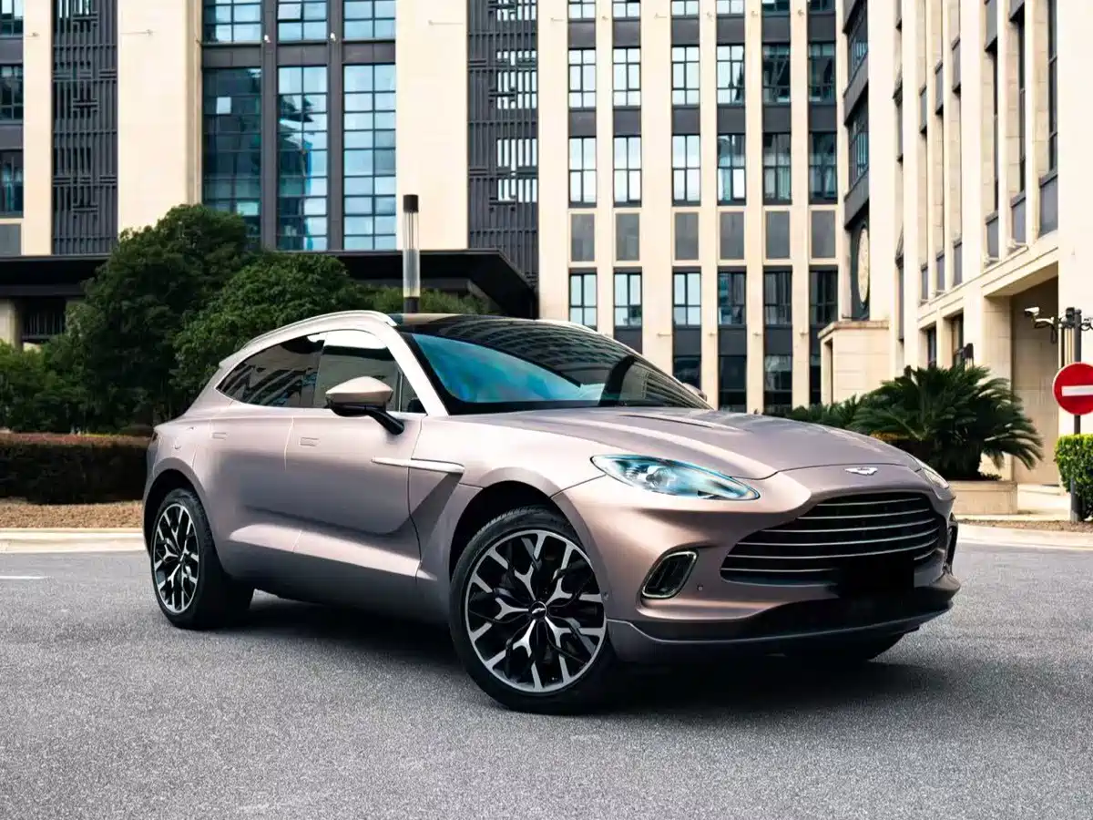 Фото 2 - Aston Martin DBX