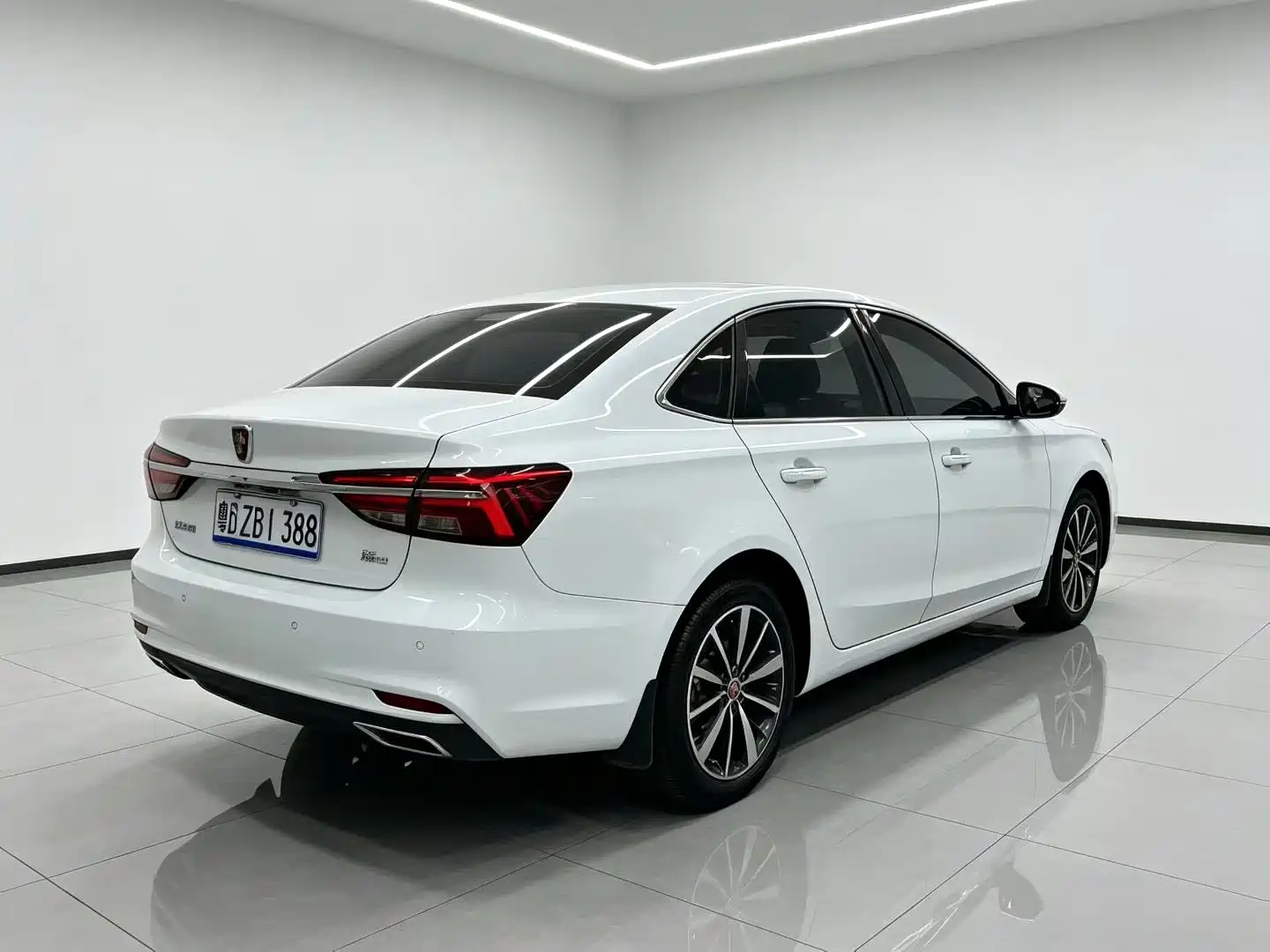 Фото 9 - Roewe i6