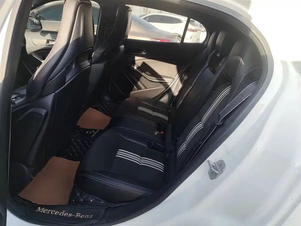 Mercedes-Benz GLA 2018 GLA 200 Polar Limited Edition фото 17