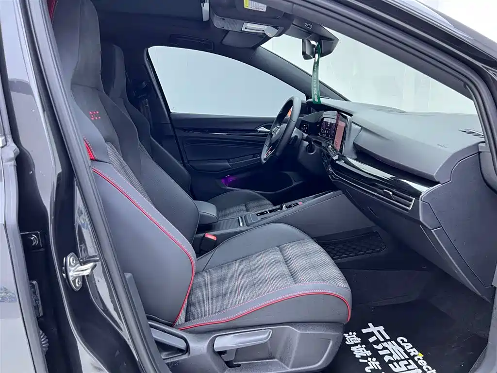 VOLKSWAGEN GOLF GTI