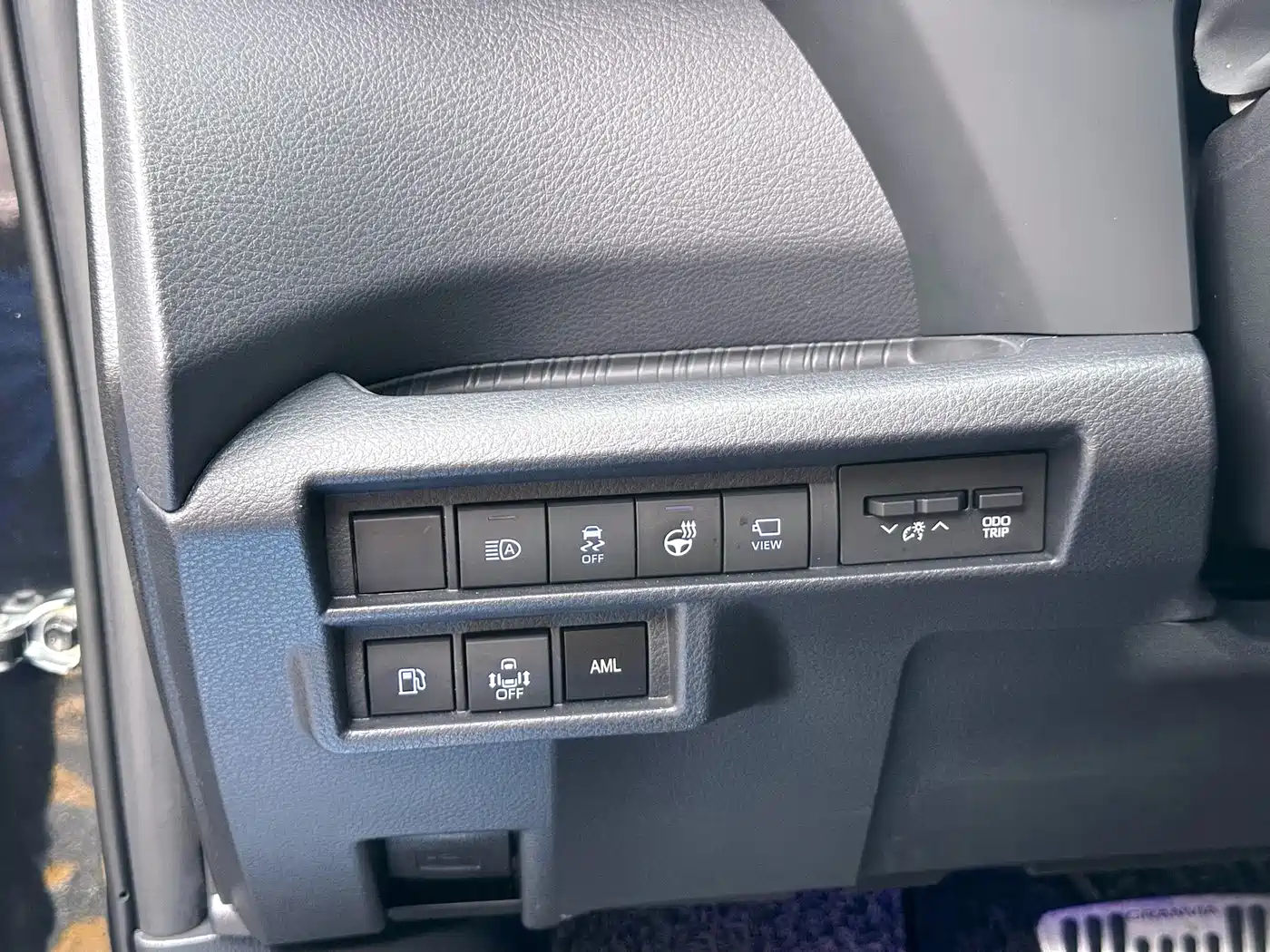 Toyota Granvia 2022 Model Year 2.5L Hybrid Flagship Edition фото 35