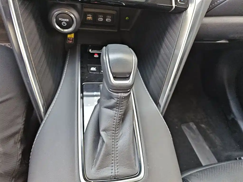 Toyota Lingfang HARRIER 2023 Hybrid 2.5L CVT 4WD Premium Edition фото 14