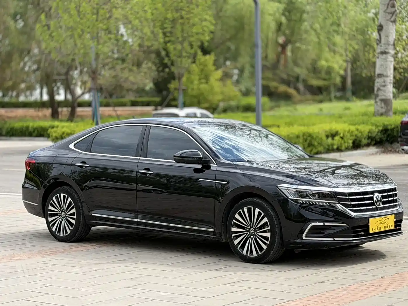 Volkswagen Passat 2021 380TSI Premium Edition фото 3
