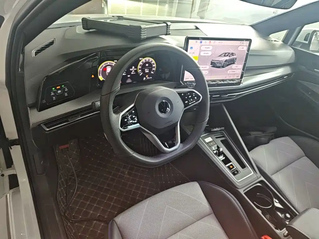 Volkswagen Golf 2025 2025 300TSI R-Line