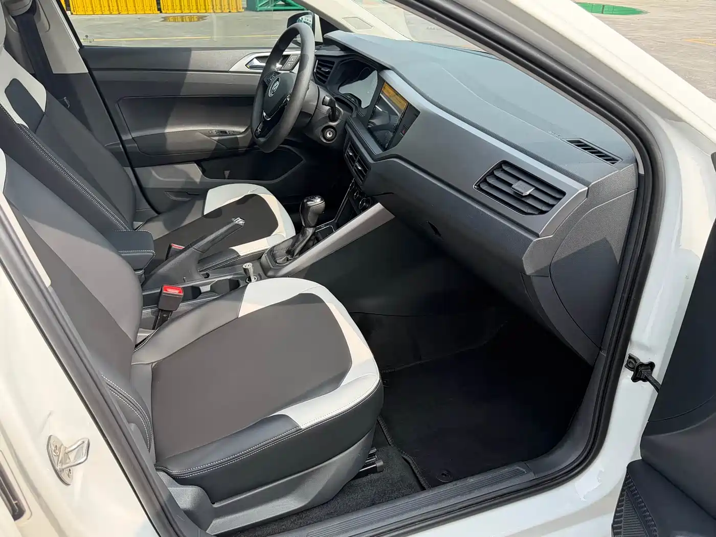 Volkswagen Polo 2019 Plus 1.5L Automatic Colorful Tech Edition фото 7