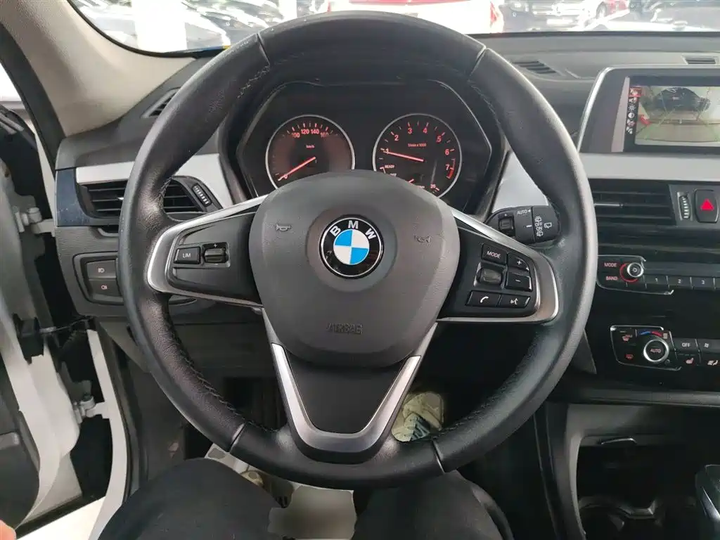 BMW X1 2016 sDrive18Li Premium Model фото 11