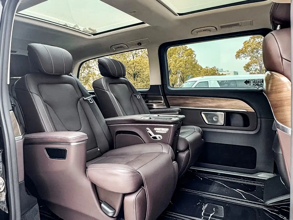 Mercedes-Benz V-Class 2022 V 260 L Long Wheelbase Luxury Edition фото 21
