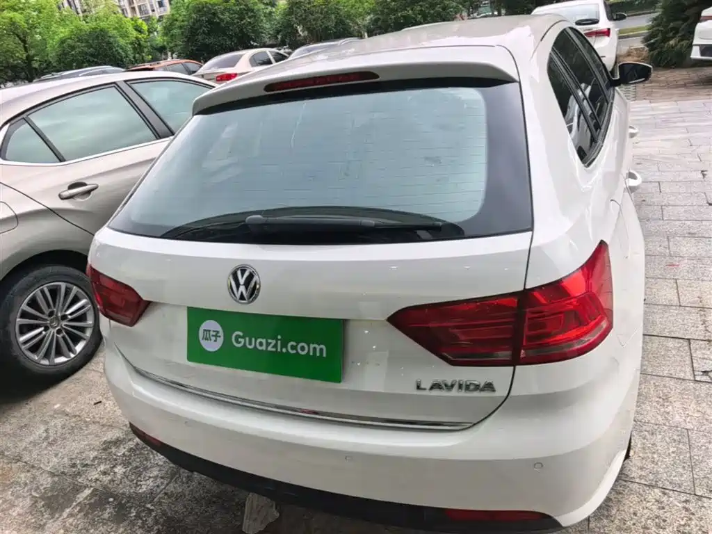 Volkswagen Lavida Tour 2013 1.6L Auto Luxury фото 6
