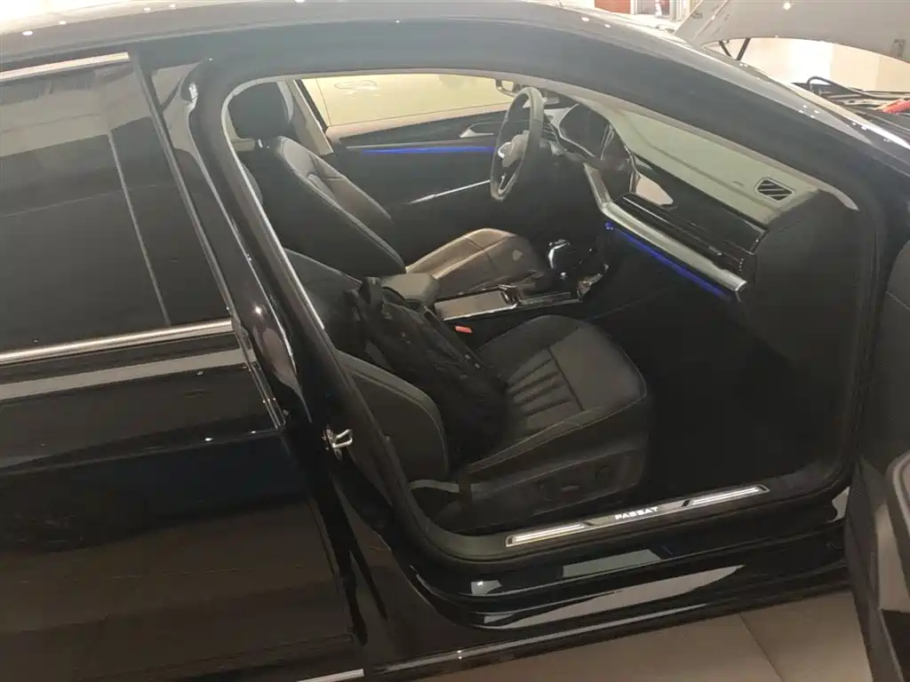 Volkswagen Passat 2025 Outstanding 380TSI Dragon Glory Edition фото 25
