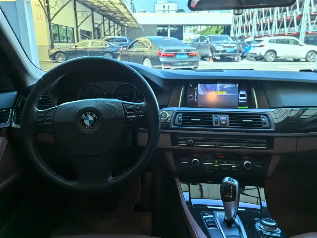 BMW 5 Series 2014 520Li Elegance фото 9