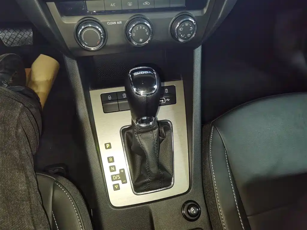 Škoda Octavia 2022 1.5L Automatic Comfort Edition фото 10