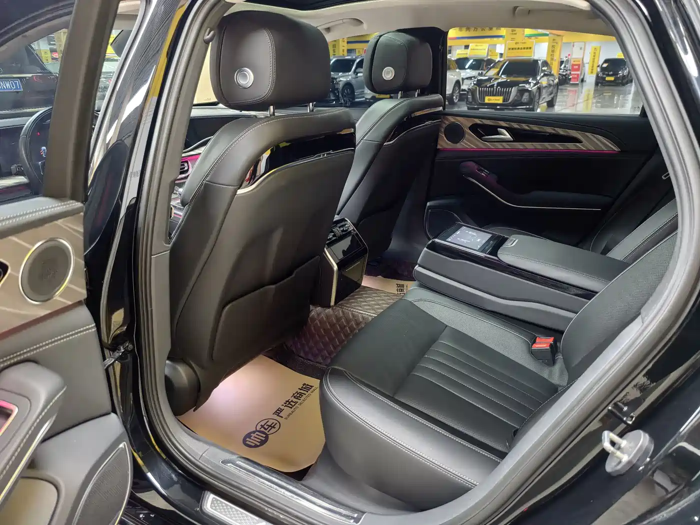 Hongqi H9 2022 2.0T Smart Connect Flag Enjoy Edition фото 10