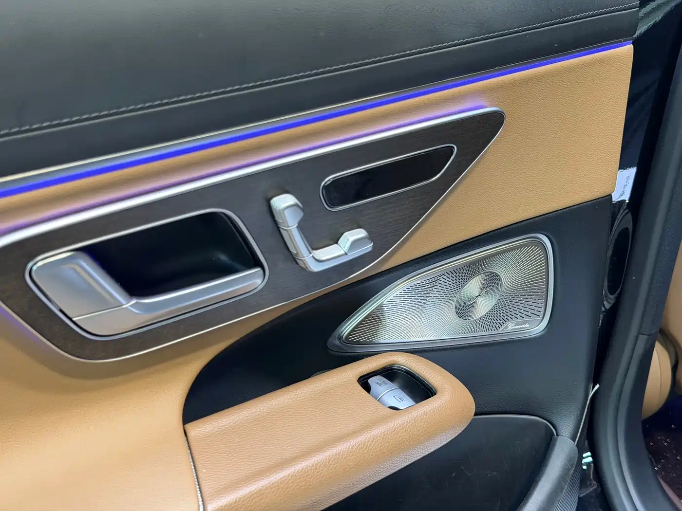 Mercedes-Benz E-Class 2024 Model E 300 L Luxury фото 9