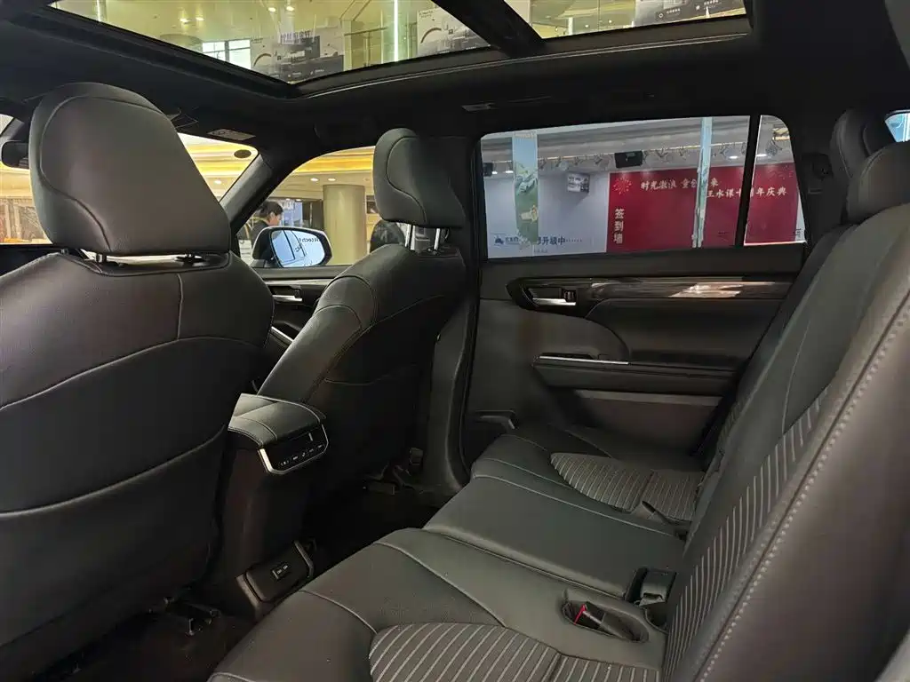 Toyota Crown Kluger 2023 2.5L HEV AWD Luxury Edition фото 10