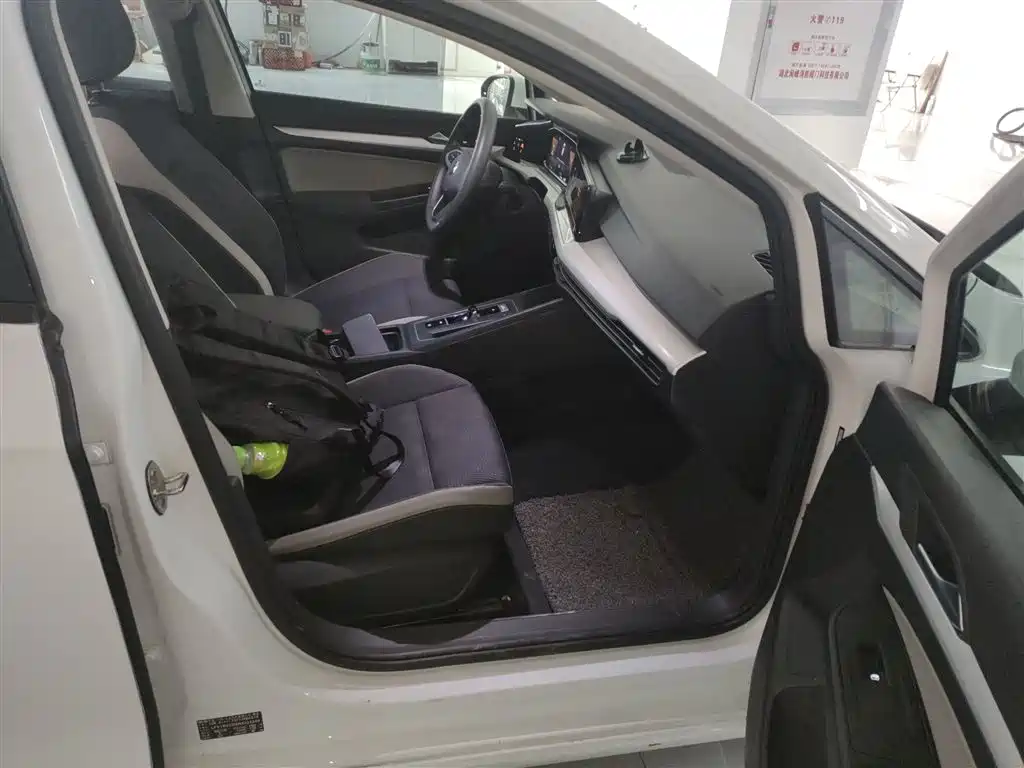 Volkswagen Golf 2023 Model 200TSI DSG фото 20