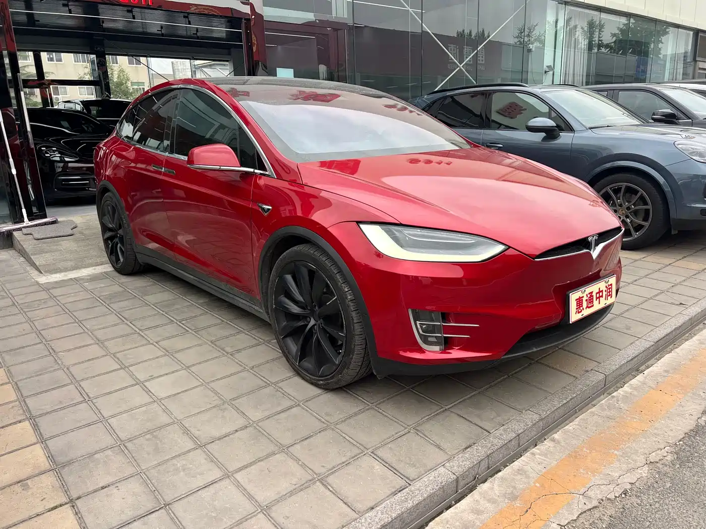TESLA MODEL X