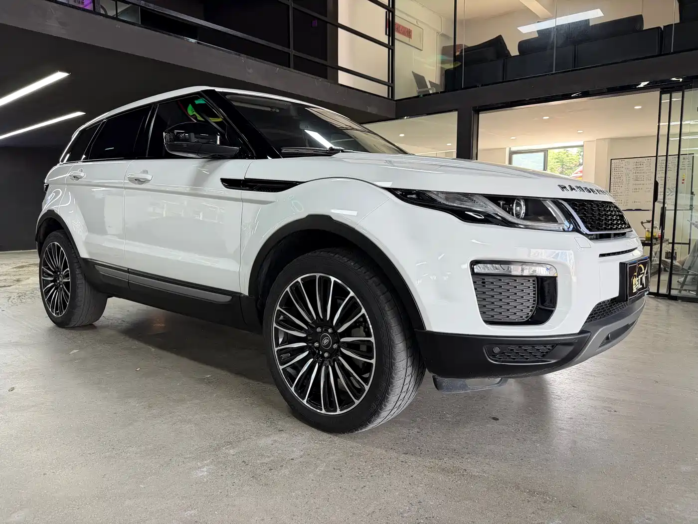 Land Rover Range Rover Evoque 2016 2.0T PURE Style фото 3